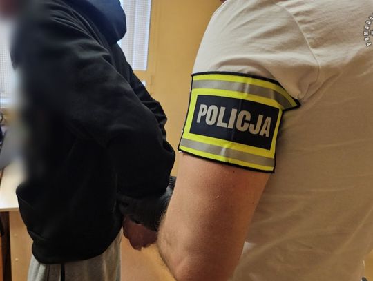 Okradł 12 piwnic jednego dnia. Gdy wpadł, tłumaczył, że "chciał napić się kompotu" Okradł 12 piwnic jednego dnia. Gdy wpadł, tłumaczył, że "chciał napić się kompotu"