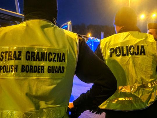 Policjanci i oficerowie Straży Granicznej