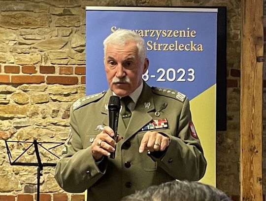 25 lat Stowarzyszenia Ziemia Strzelecka. Gen. Mieczysław Bieniek wygłosił wykład