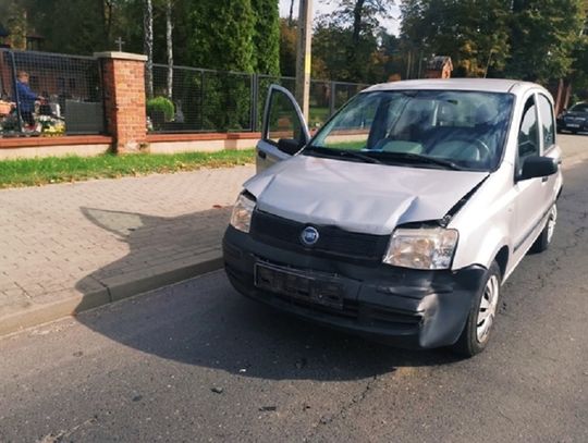 83-latek spowodował wypadek w Zawadzkiem. Poszkodowanej pomógł policjant