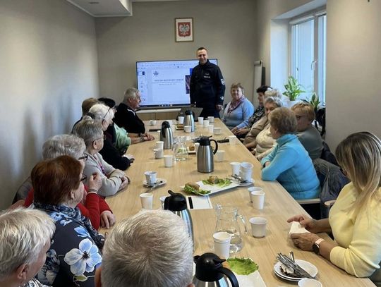 Eksperci radzili seniorom z gminy Izbicko, jak unikać zagrożeń Eksperci radzili seniorom z gminy Izbicko, jak unikać zagrożeń