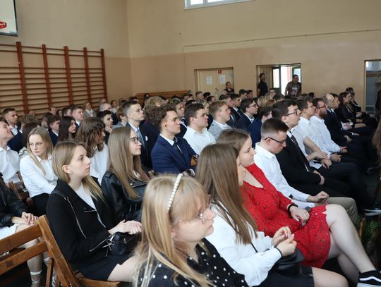 Uczniowie z sześciu klas technikum pożegnali CKZiU w Strzelcach Opolskich