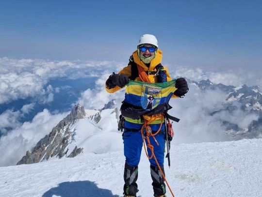 Adrian Krzyk zatknął na Mont Blanc flagę z herbem Jemielnicy