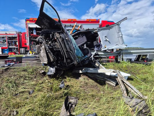 Auto dachowało na A4. Na miejsce skierowano LPR
