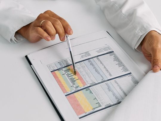 Badania kliniczne nowych leków – kiedy pacjent może skorzystać z innowacyjnej terapii?