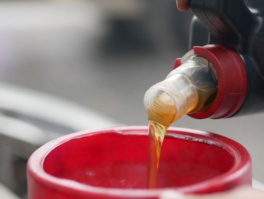 Zużyte oleje i smary - jak firmy powinny je utylizować zgodnie z przepisami?