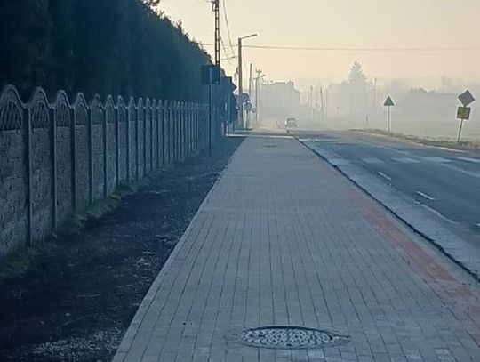Bezpieczniej w Szymiszowie-Osiedlu. Kolejny fragment chodnika gotowy