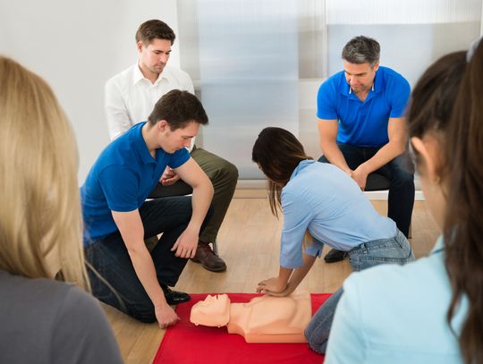 BHP na pierwszym miejscu! Dlaczego szkolenie z zakresu BHP jest kluczem do sukcesu w każdej firmie?