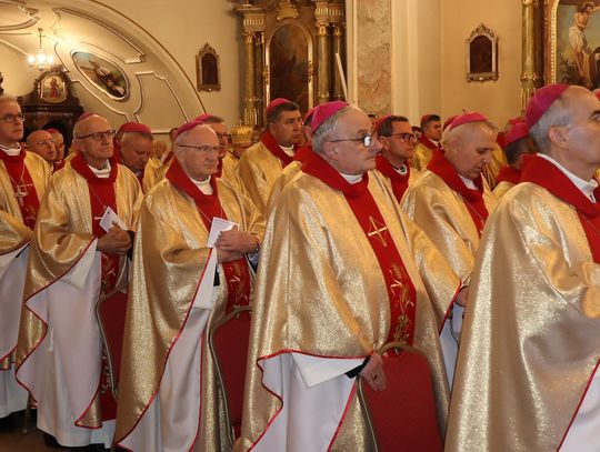 Biskupi z całej Polski zjechali na Górę św. Anny. Okazją jubileusz diecezji