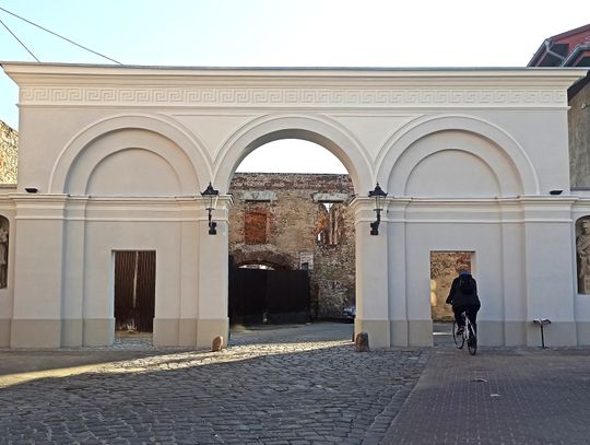 Brama zamkowa w Strzelcach Opolskich odnowiona. Jak się prezentuje?