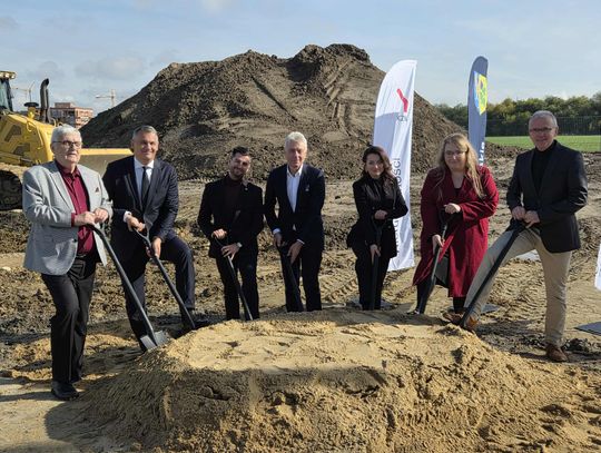 Rusza budowa mieszkań w Strzelcach Opolskich. Pierwsza łopata już wbita