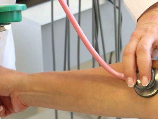 Jest więcej zwolnień chorobowych. ZUS podał dane