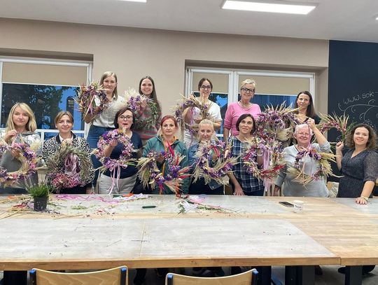 Warsztaty w Strzeleckim Ośrodku Kultury. Panie stworzyły piękne wianki