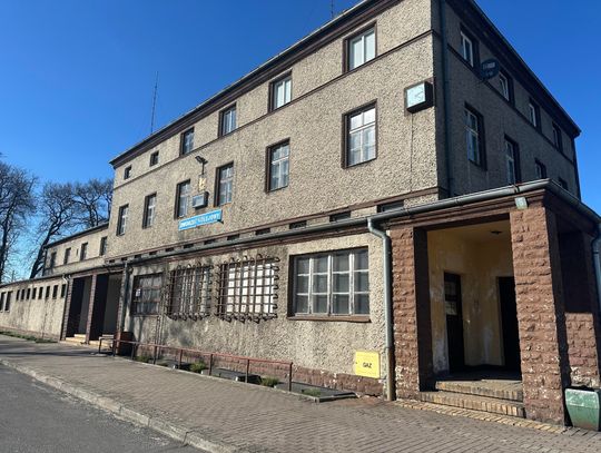 Pasażerowie wyproszeni z dworca na mróz. "To nieludzkie"