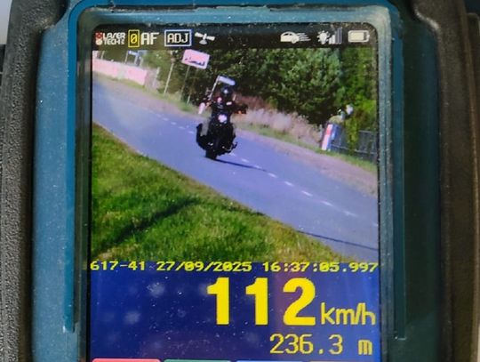 112 km/h przez wieś. Motocyklista zapłaci spory mandat