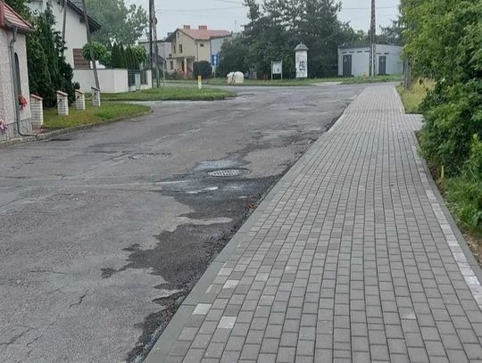 Chodnik przy Nowowiejskiej coraz dłuższy. Będzie kolejny odcinek