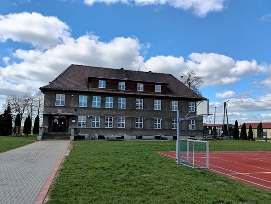 Czy jest szansa na budowę sali gimnastycznej przy szkole w Rozmierce?