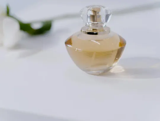 Czy warto inwestować w perfumy francuskie? Flow Perfumes zdradza sekrety luksusu