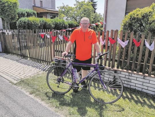 Dariusz Koziołek w upale przyjechał na rowerze z Niemiec do Jemielnicy