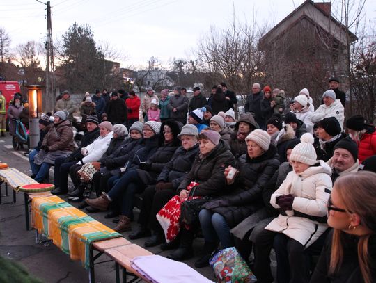 Kolędowanie przy kapliczce w Nowej Wsi. Takie spotkania budują wspólnotę