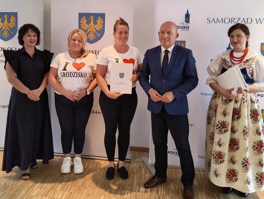 Grodzisko zakupi kolejne stroje ludowe. Koło gospodyń otrzymało dotację