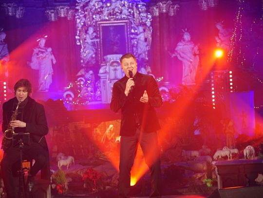 Piękny koncert kolęd w kościele św. Wawrzyńca. Wystąpił Rafał Brzozowski