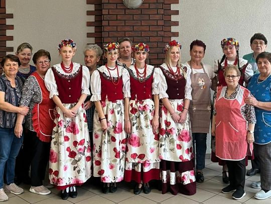 W Kadłubie tradycja darcia pierza wciąż żyje. Młodzi uczą się od starszych