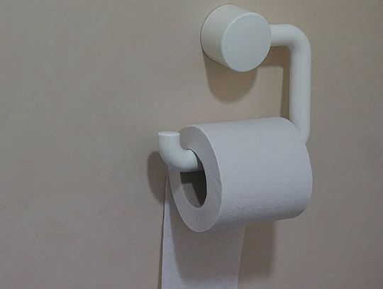 Łazienka na strzeleckim Orliku zamknięta w weekendy. "Chyba nie powinno tak być"