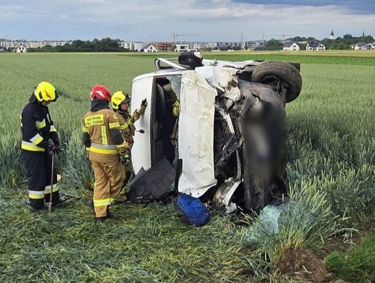 Poważny wypadek w Strzelcach Opolskich. Trzech mężczyzn trafiło do szpitala