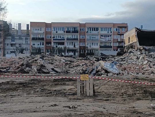 Z centrum Strzelec Opolskich znika problemowa rudera. Będzie McDonald's?