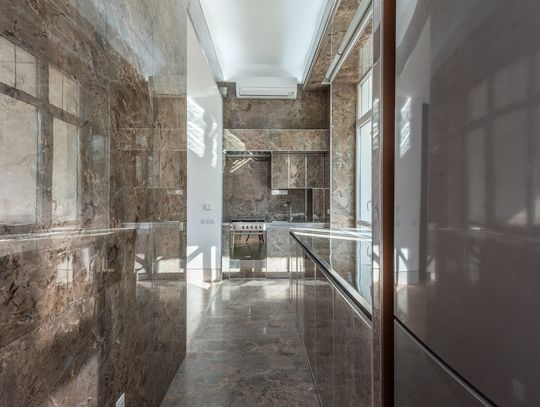 Dlaczego warto stosować kafelki samoprzylepne?