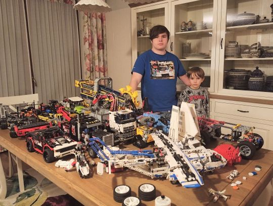 Dominik i Daniel z Brzeziny fascynują się klockami Lego 