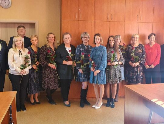 Dyrektorzy i nauczyciele z gminy Jemielnica otrzymali wyróżnienia. Za co?