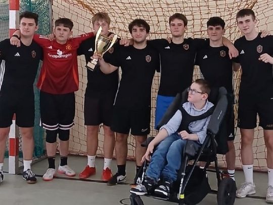 Uczniowie "Broniewskiego" zjednoczyli siły dla Karolka