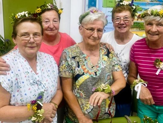 Seniorki z Wysokiej wiły piękne wianki i nie tylko na Górze św. Anny