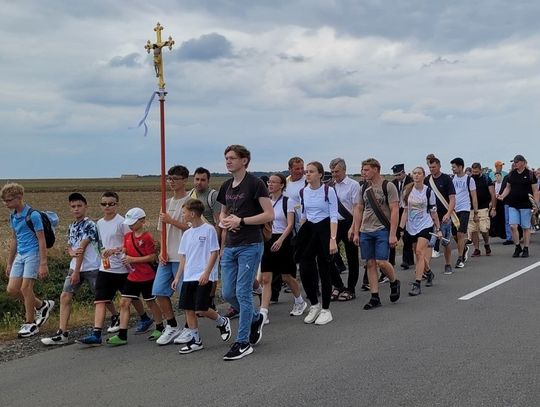 Parafianie z Jemielnicy szli na Górę św. Anny. To długa tradycja