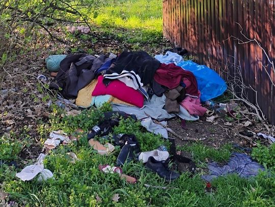 Gdzie wyrzucić stare ubrania. Tekstylny problem w każdej gminie