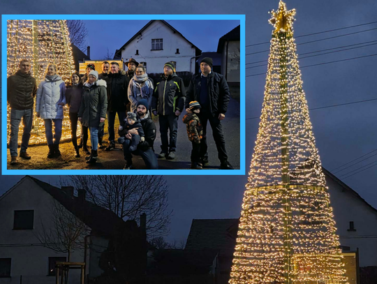 Wyjątkowa choinka stanęła w Staniszczach Wielkich. Rozświetla ją 1200 lampek