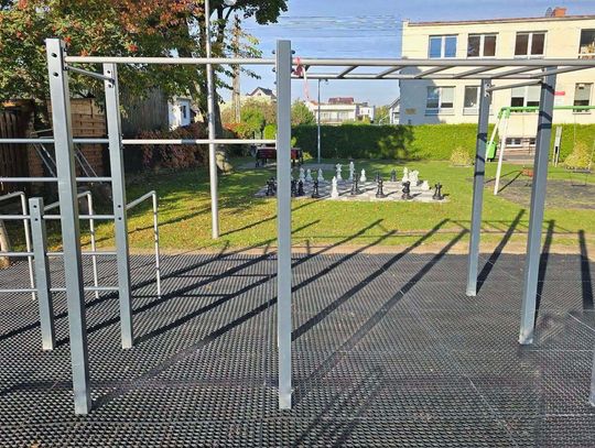 W Otmicach powstała siłownia pod chmurką. To inicjatywa młodzieży