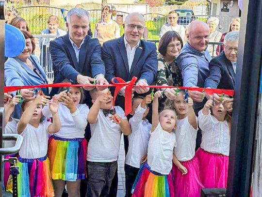 Dawna szkoła w Łaziskach zyskała nowe życie. Jest przedszkole, świetlica i mieszkania