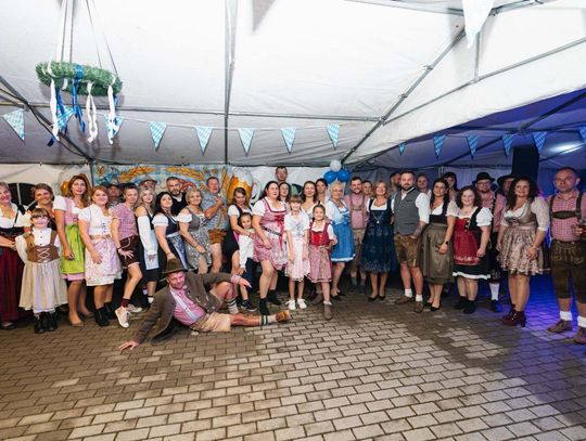 Bawarskie stroje i wspólna zabawa. Zalesie Śląskie świętowało Oktoberfest