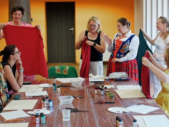 Folklor w roli głównej. Ciekawa impreza w PCK w Strzelcach Opolskich