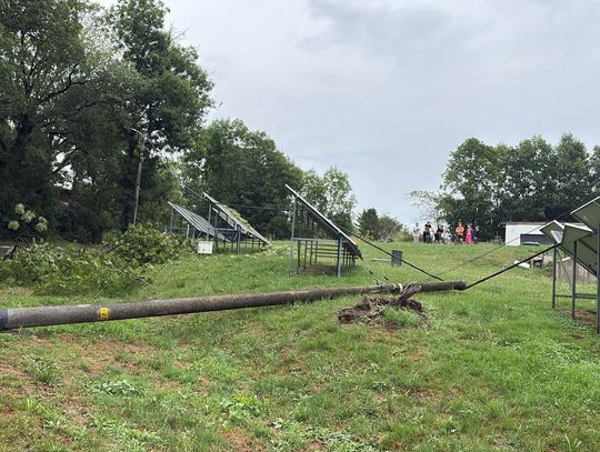 Front burzowy nad powiatem strzeleckim. Powalone słupy i zdarzenie na A4