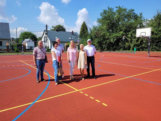 Boisko przy szkole w Jemielnicy odnowione. W planach są kolejne inwestycje