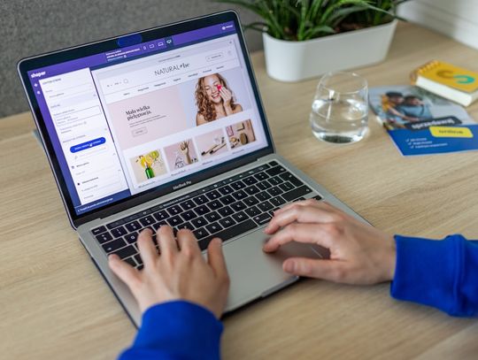 Jak budowa stron www z CoolBrand może odmienić Twoją firmę?