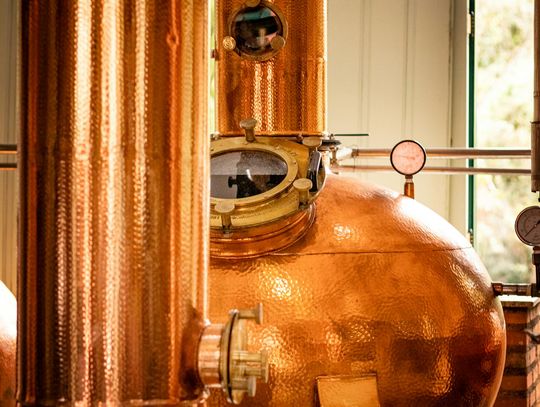 Jak działa destylator półkowy?