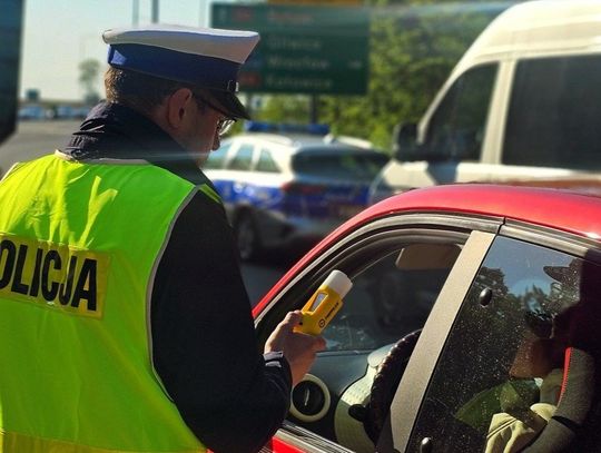 Jechał przez Strzelce Opolskie całą szerokością jezdni. Był kompletnie pijany