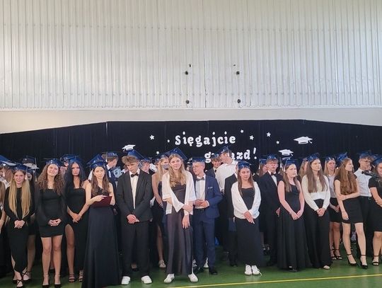 Najlepsi uczniowie z gminy Jemielnica nagrodzeni. Średnie imponują