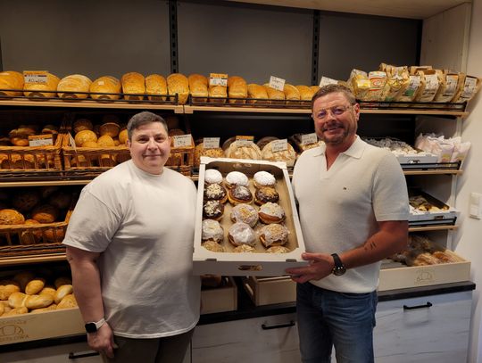 Świętujemy tłusty czwartek. Ile pracy kryje się w każdej słodkiej kuli?