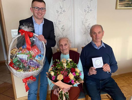 Urodziny najstarszej mieszkanki Niwek. Pani Jadwiga świętowała 97. urodziny